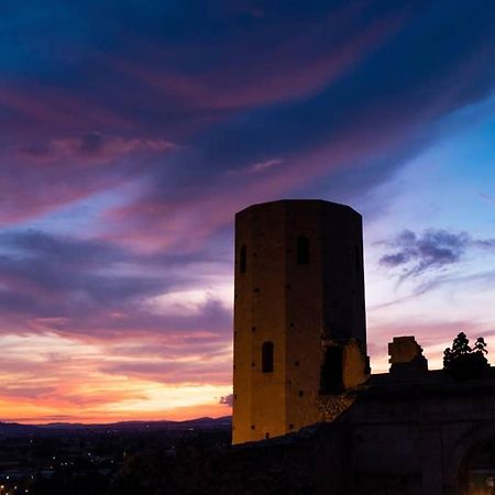 Another Brick In The Vault Spello Luaran gambar